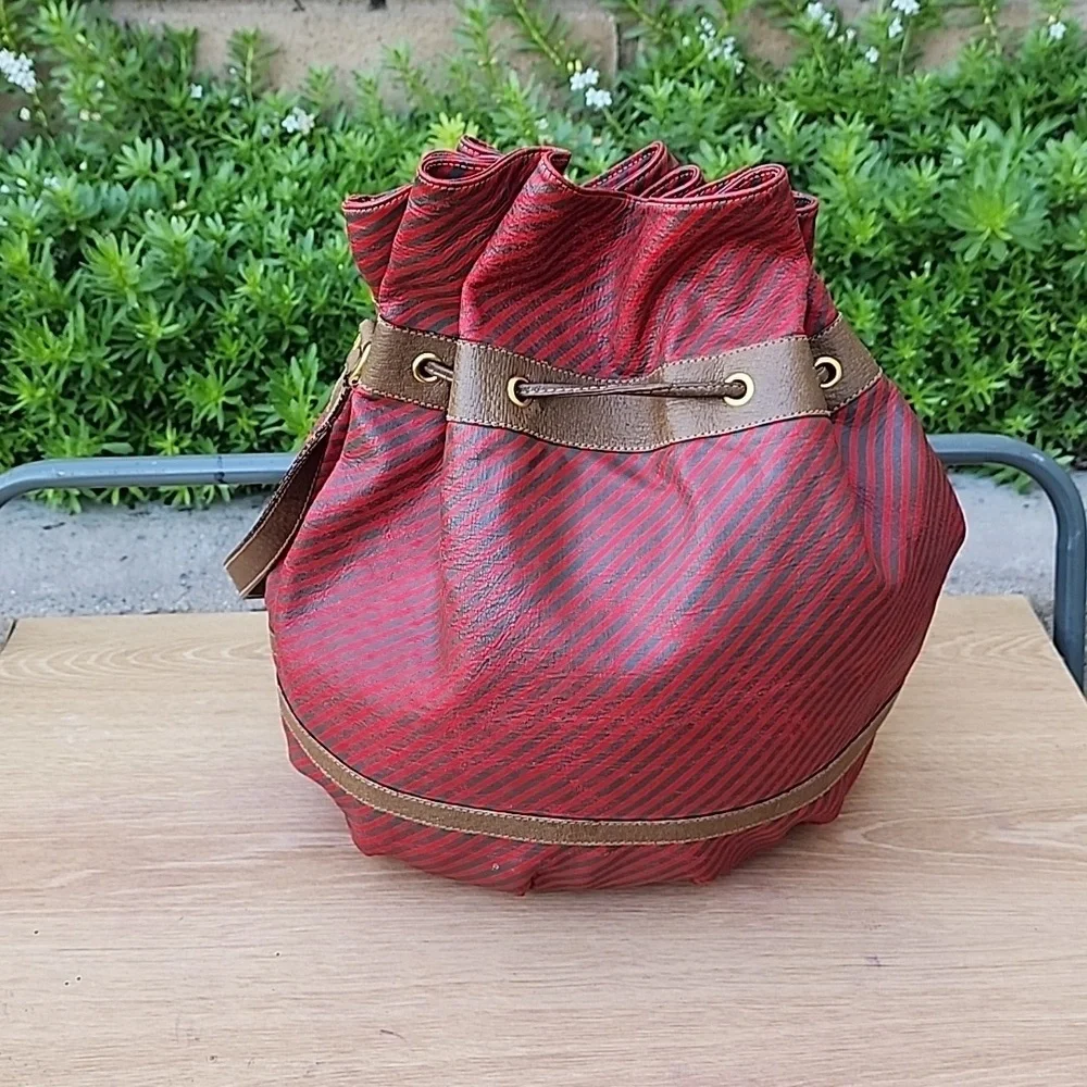 Gucci Red and Green Striped Vintage Women's Bucket Bag - Picture 3 of 16
